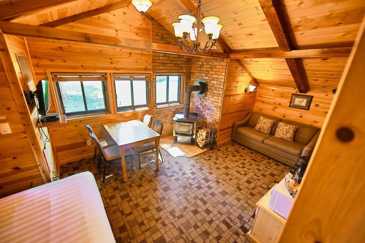Castle Mountain Chalets Zewnętrze zdjęcie