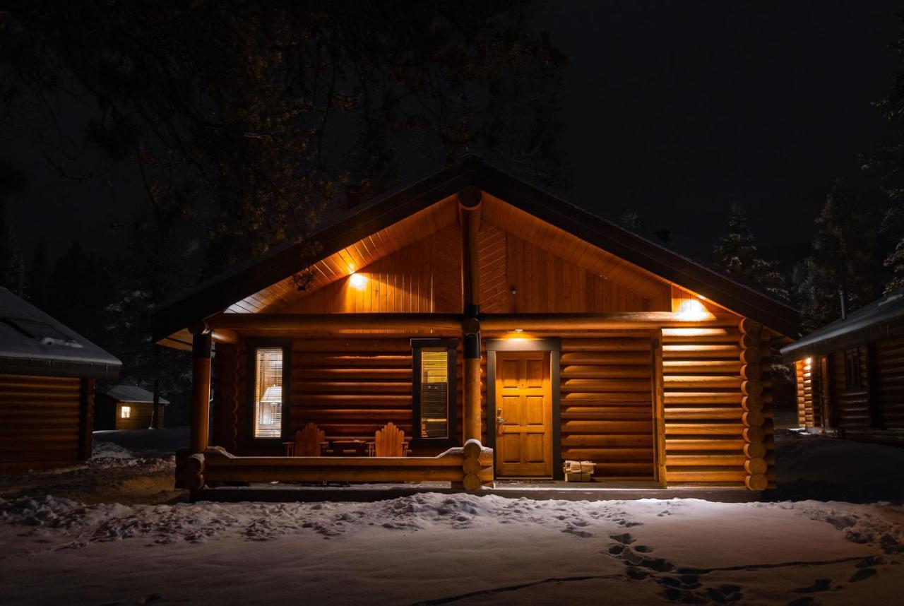 Castle Mountain Chalets Zewnętrze zdjęcie