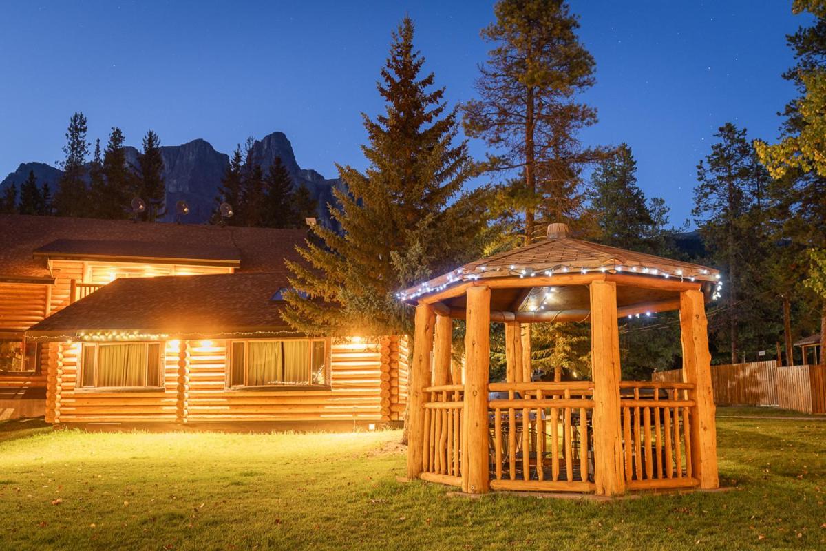 Castle Mountain Chalets Zewnętrze zdjęcie