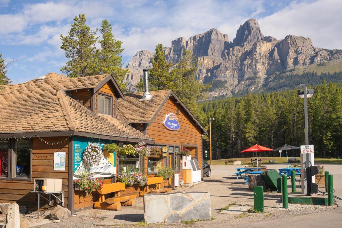 Castle Mountain Chalets Zewnętrze zdjęcie