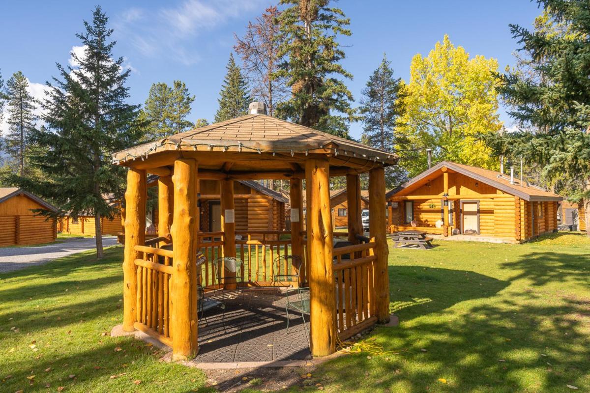 Castle Mountain Chalets Zewnętrze zdjęcie
