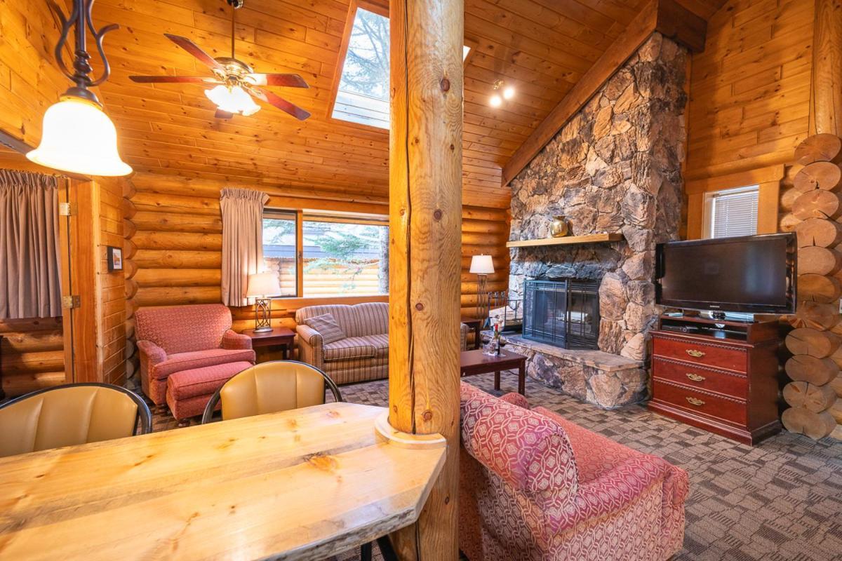 Castle Mountain Chalets Zewnętrze zdjęcie