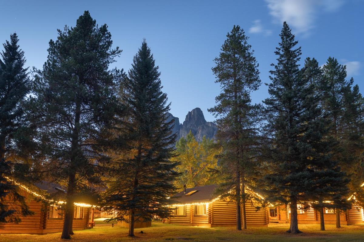 Castle Mountain Chalets Zewnętrze zdjęcie