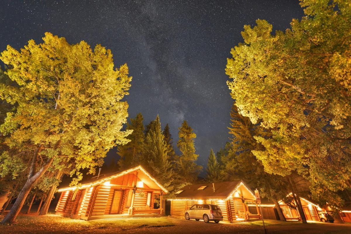Castle Mountain Chalets Zewnętrze zdjęcie