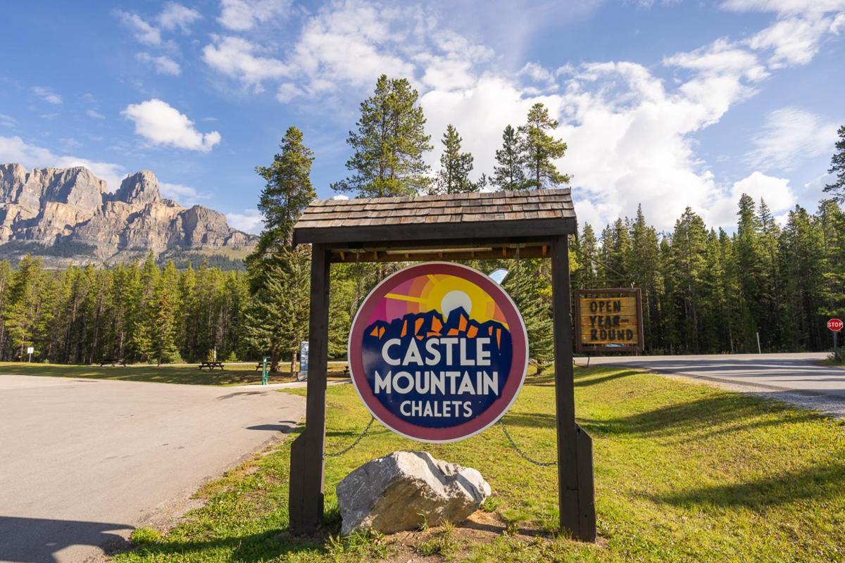 Castle Mountain Chalets Zewnętrze zdjęcie