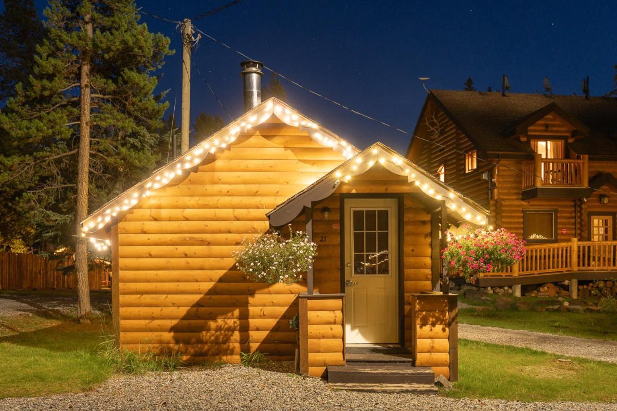 Castle Mountain Chalets Zewnętrze zdjęcie