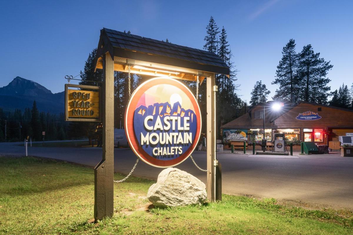 Castle Mountain Chalets Zewnętrze zdjęcie
