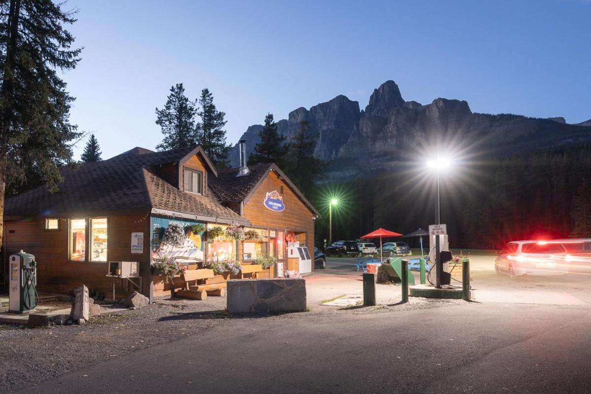 Castle Mountain Chalets Zewnętrze zdjęcie