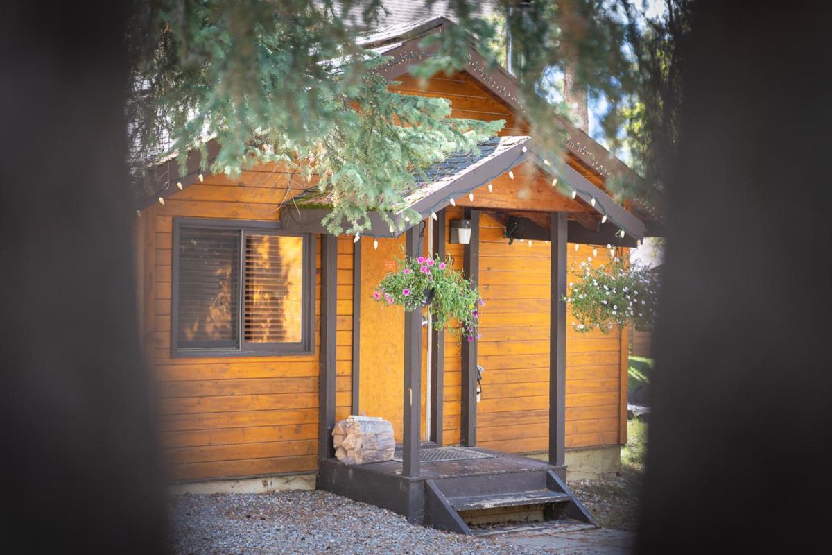Castle Mountain Chalets Zewnętrze zdjęcie